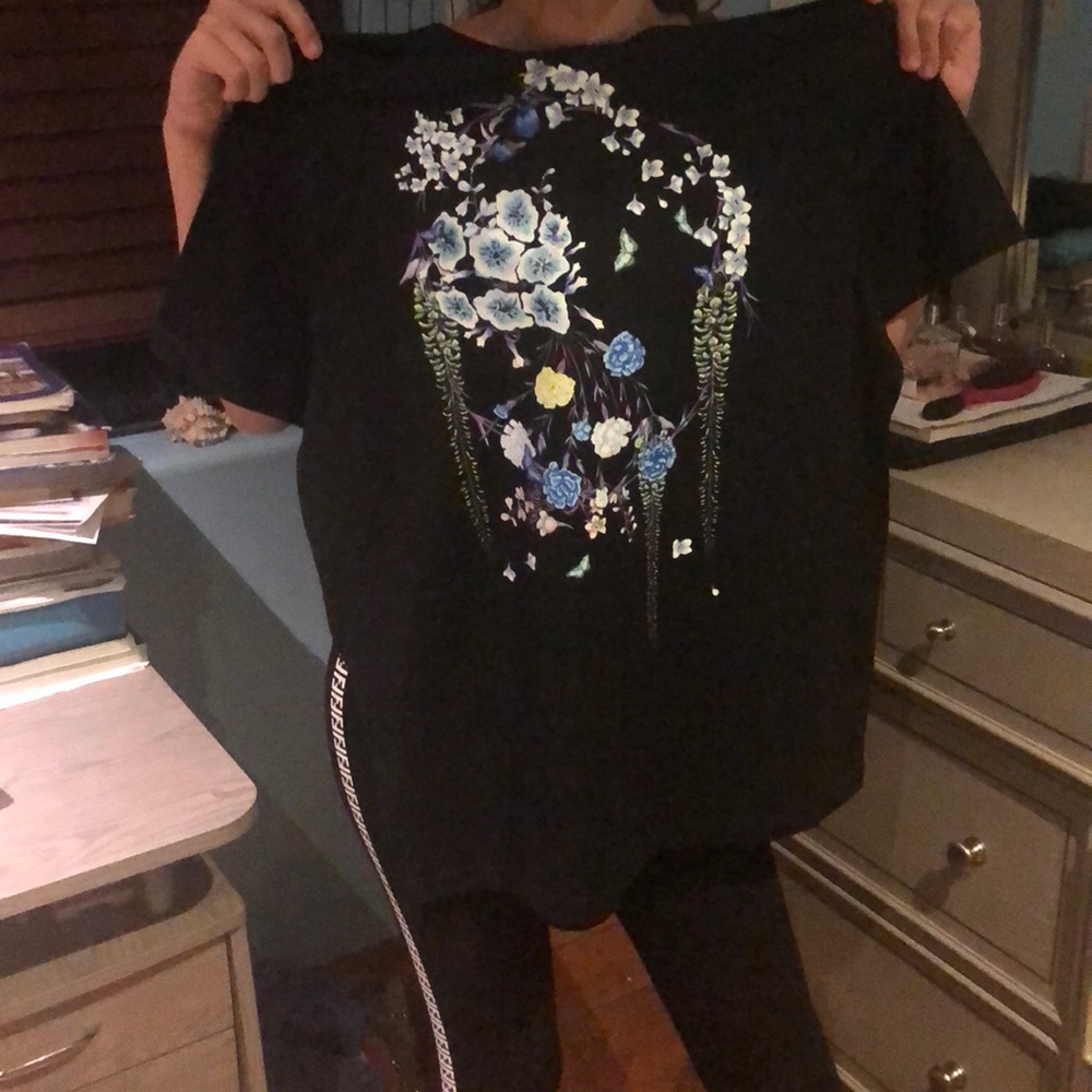 I’m selling this  t-shirt donation 💯🇦🇲